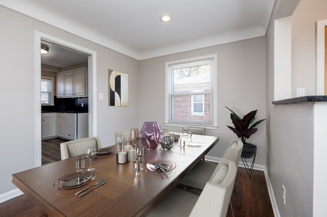 Photo - 429 E La Salle Ave