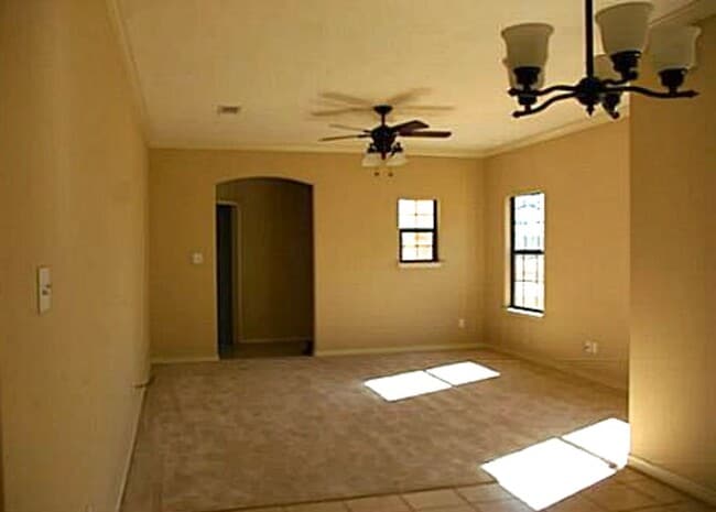 Photo - AUGUST 2026 PRE-LEASE! 3 bed, 2 bath in Sp...