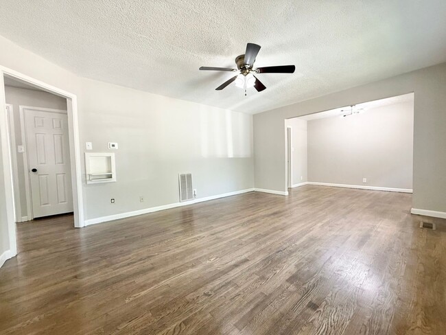 Photo - 25 Woodcliff Cir