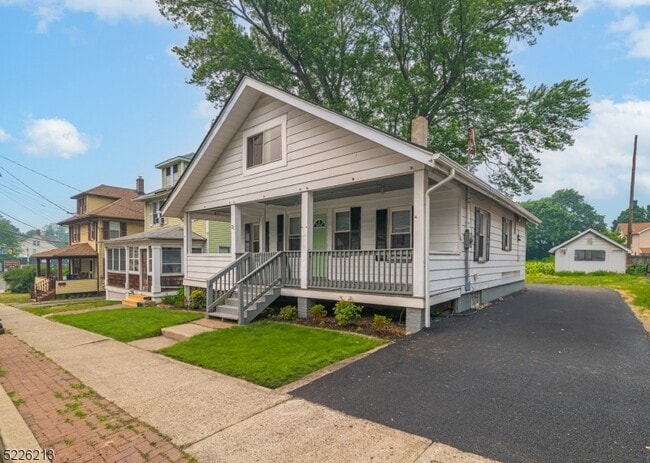 Photo - 21 Ledgewood Ave