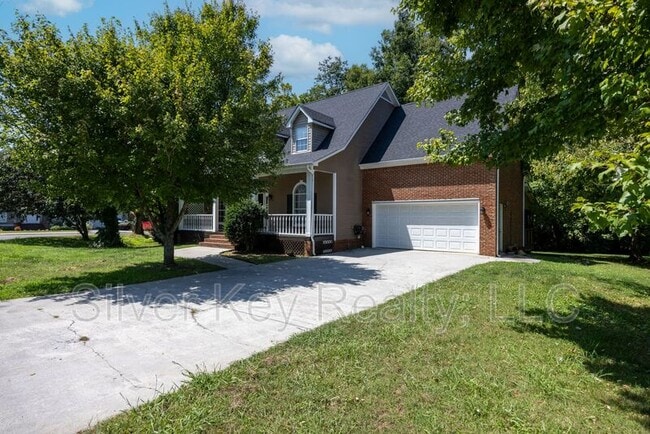 Photo - 1725 Brookwood Dr NE