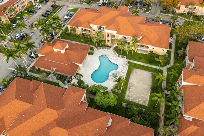 6960 SW 39th St Unit E205