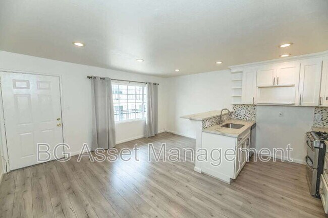 Photo - 1529 Alcatraz Ave Unidad #7