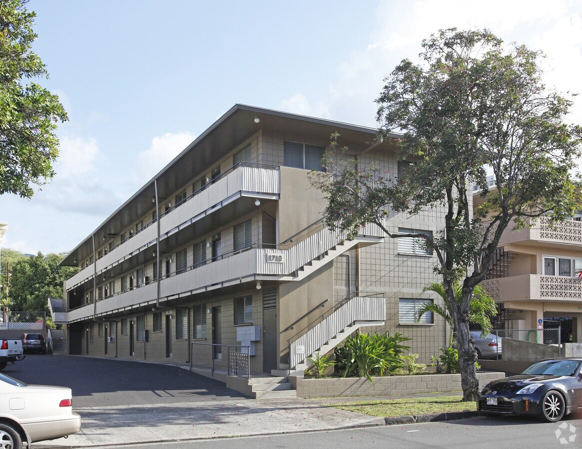 Photo - 1710 Young St Apartments