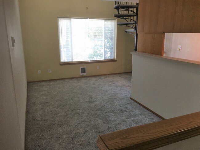 2nd floor - 6205 SE 92nd Ave Unit A