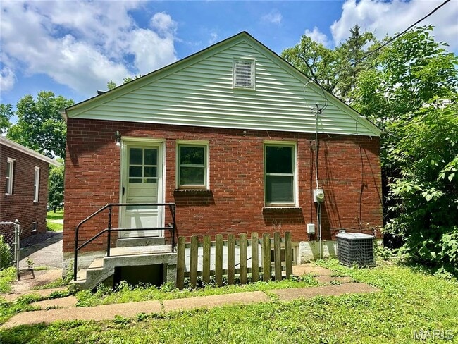 Photo - 1422 Tamerton Ave