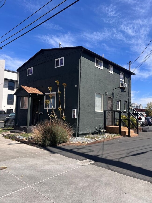 Building Photo - 531 Lander St Unit A