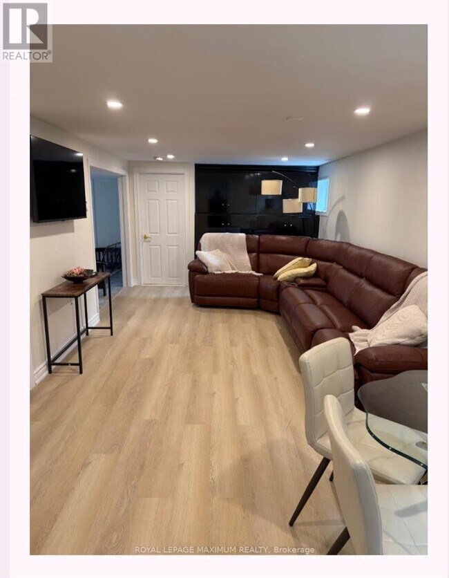 Photo - 121 Bolton Ave