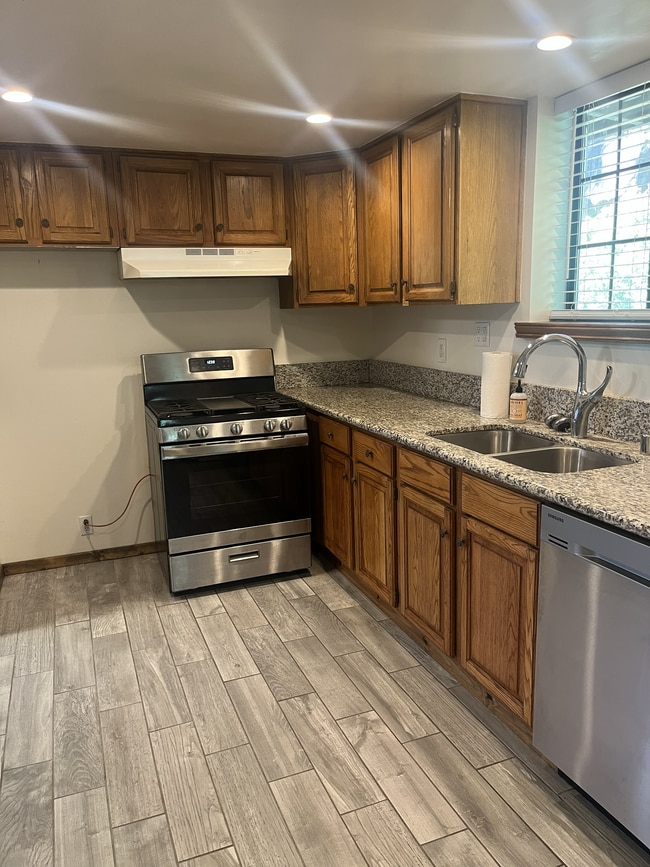Kitchen w Granite, Dish - 9406 Ventura Way