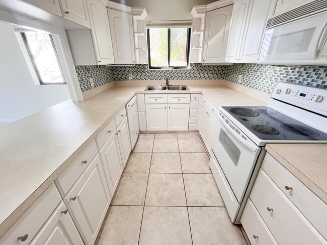 Building Photo - 125 S Palmway Unit 3