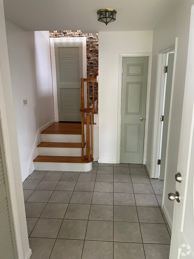 Building Photo - 29 Monroe Pl Unit 29 Top Rental