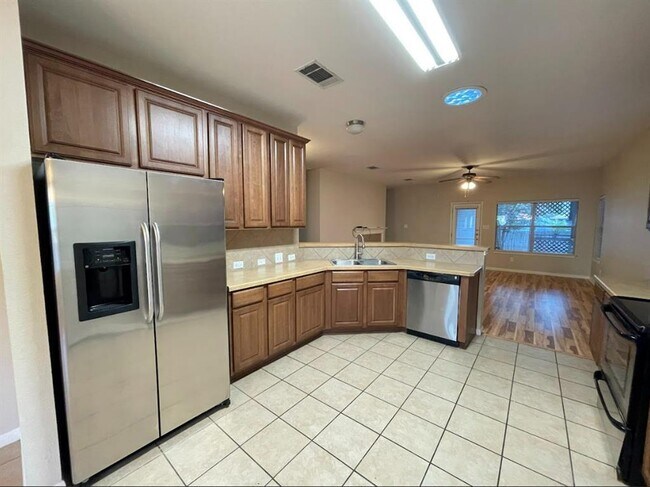 Photo - 1118 Boxwood Loop