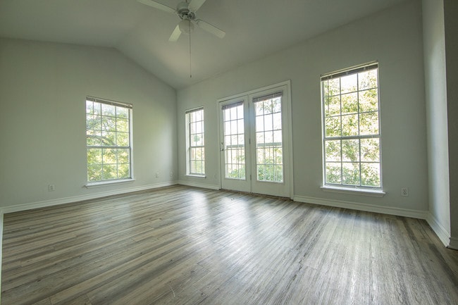 Photo - San Remo Apartments