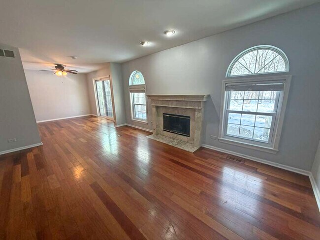 Photo - 124 Barton Cir