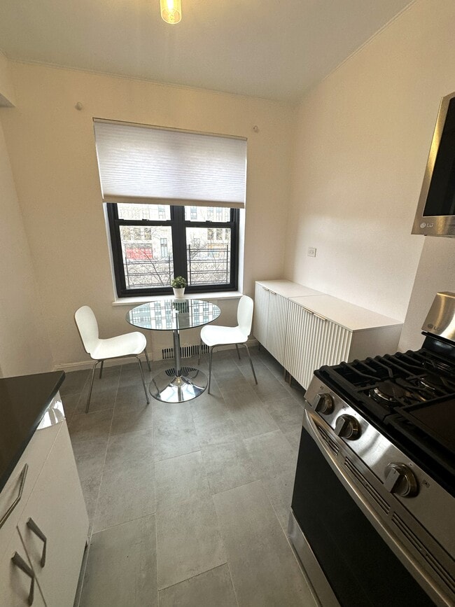 Photo - 9876 Queens Blvd Unit 3A