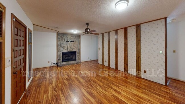 Photo - 102 Meadow St