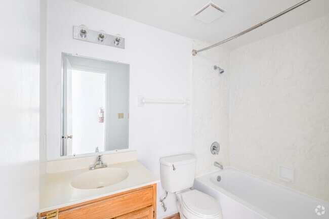 2BR, 1BA - 800SF Standard Bathroom