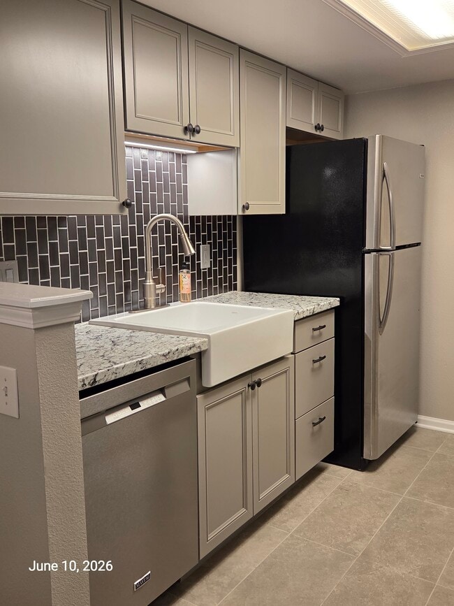 Building Photo - 8555 Fairmount Dr Unit Fairmount Condo