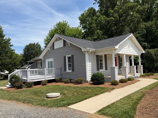Building Photo - Remodeled House With So Much To Offer