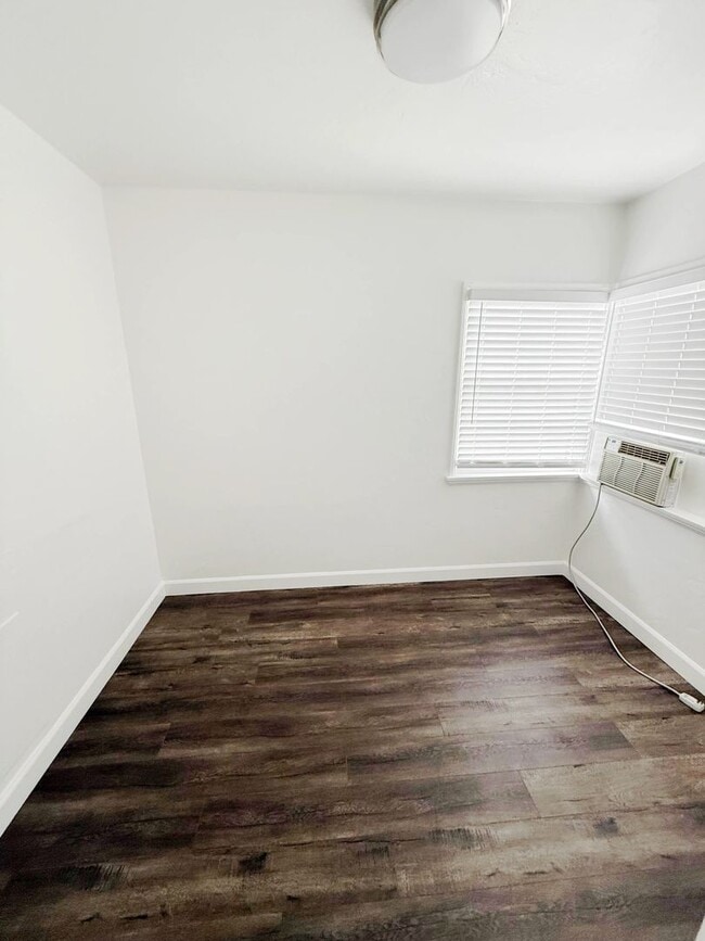 Photo - Evans Apartments