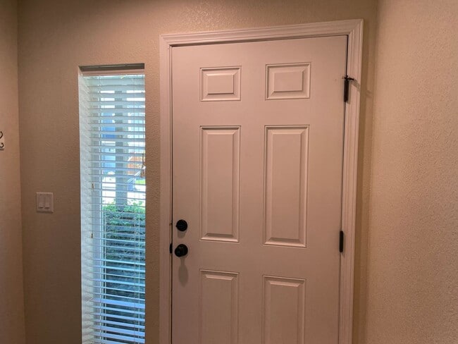 Photo - Very Nice 3 Bedroom 2.5 Bathroom Townhome ...