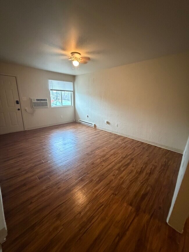 Photo - 25665 W Bridge St