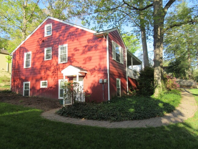 Building Photo - 1620 Rugby Ave Unit B