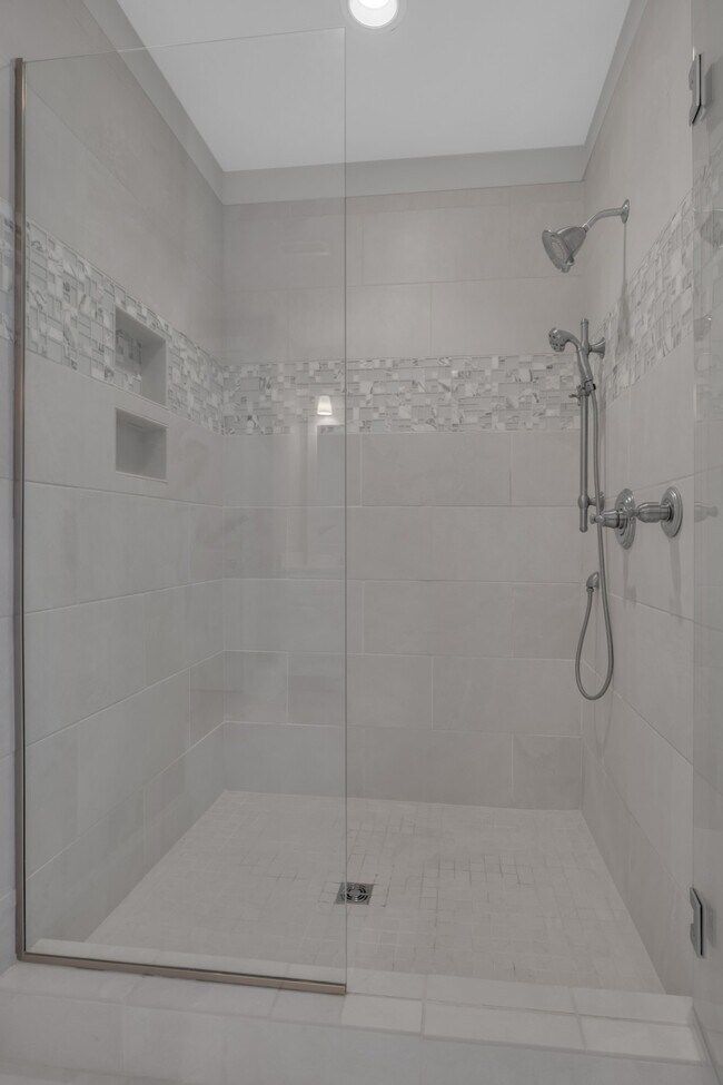 Photo - 1024 Club View Dr