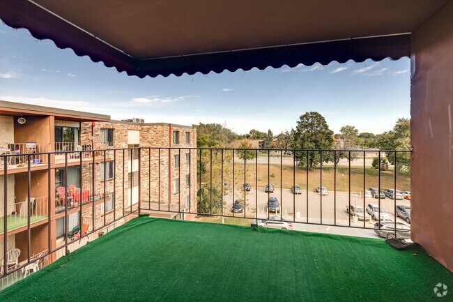 2BR, 2BA - 1,115SF - Balcony