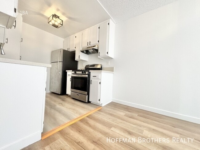 Photo - 11817 Victory Blvd Unidad 107