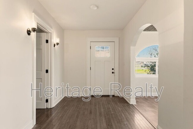 Photo - 3820 Sutherland Ave