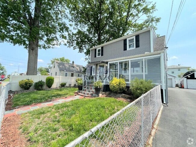 Building Photo - 832 Essex Ave Rental