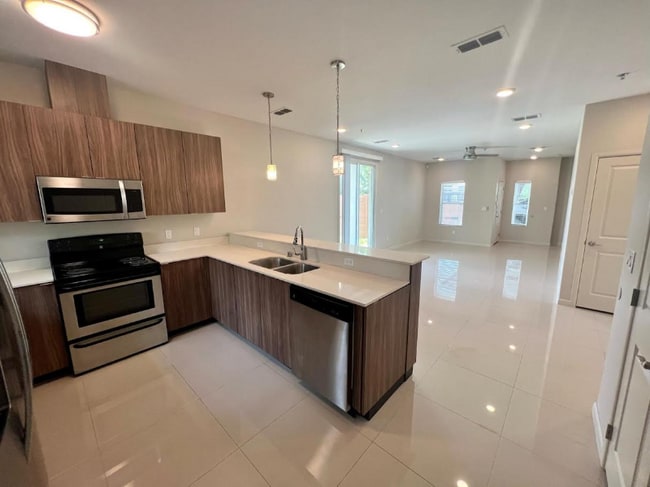 Photo - 1021 E la Cantera Ave