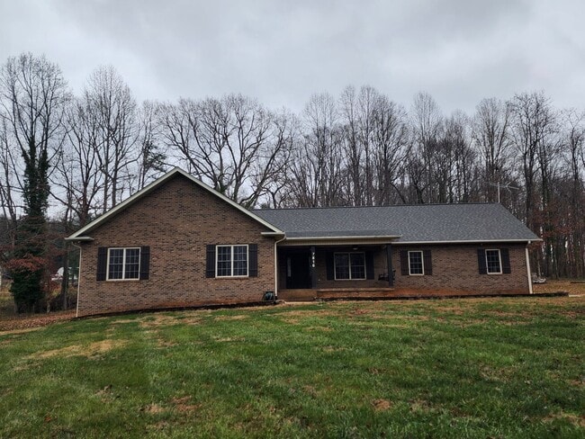 Building Photo - Hiddenite Gem