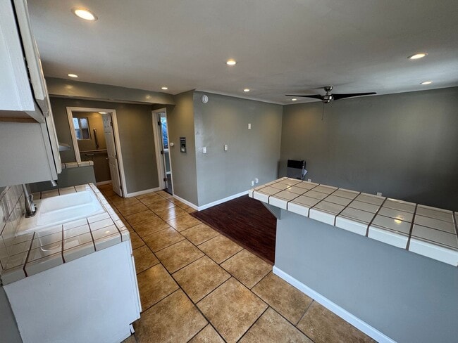 6228 S Van Ness Ave Unit 6230