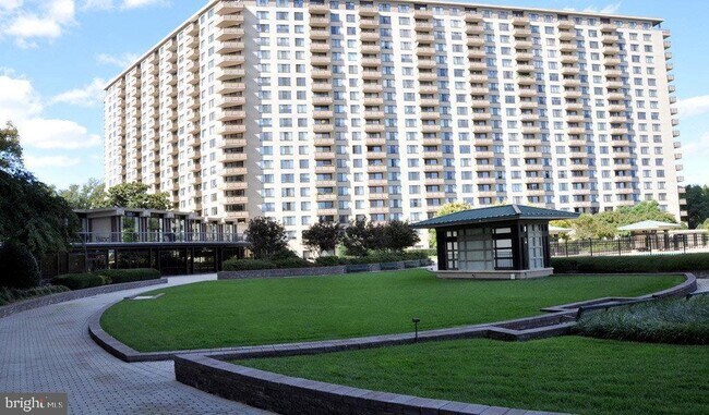 Photo - 5225 Pooks Hill Rd Unidad 1211S