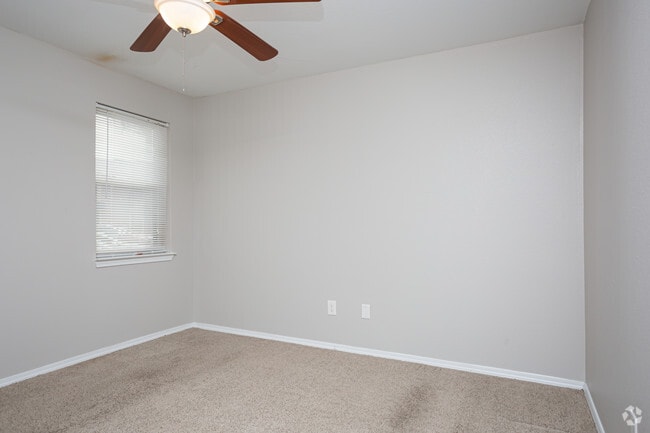 2 BR, 1 BA - 923 SF