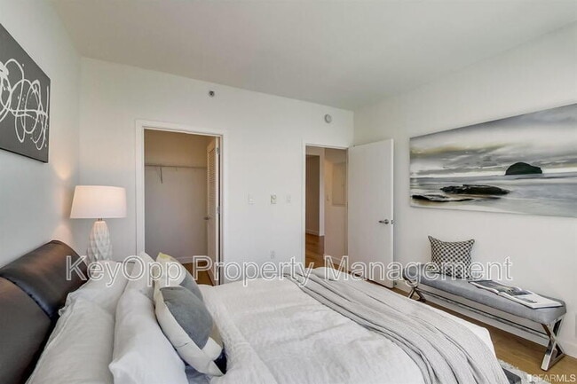 Photo - 260 King St Unit #1215