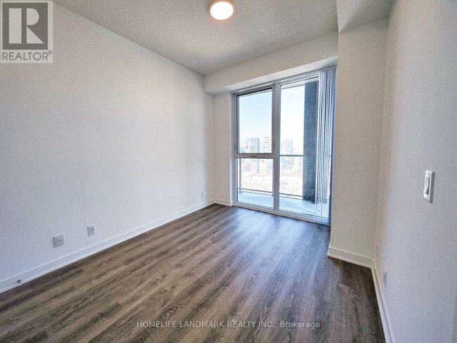 Photo - 180 Front St E Unit 3915