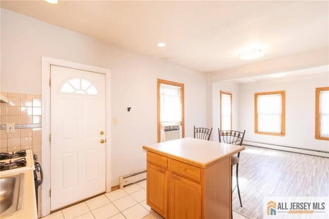 Photo - 204 Livingston St