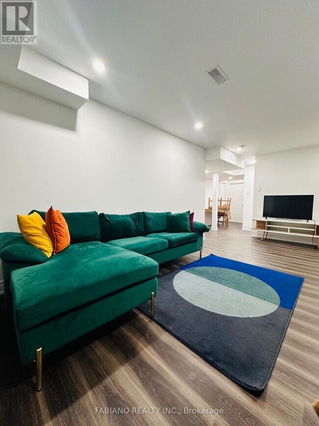 Photo - 180 Esther Cres