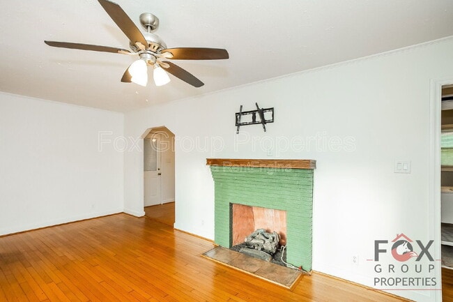 Photo - 1102 Woods Dr