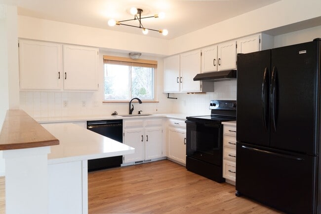 Photo - Wonderful Large 5 Bedroom House with Fenced Back Yard and 2-Car Garage