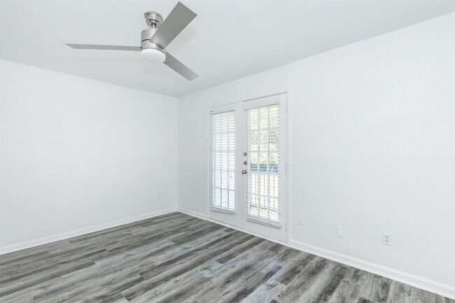 Building Photo - 18001 Cypress Trace Rd Unit 201