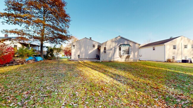 Photo - 3 Bedroom Split Level in Woodbridge