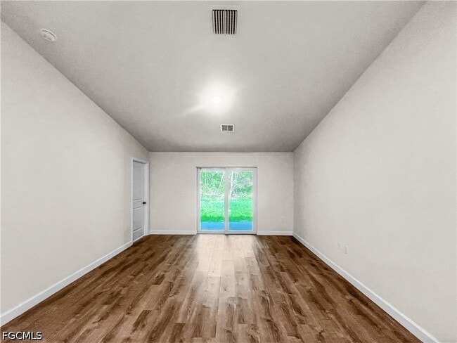 Photo - 745 Harry Ave S