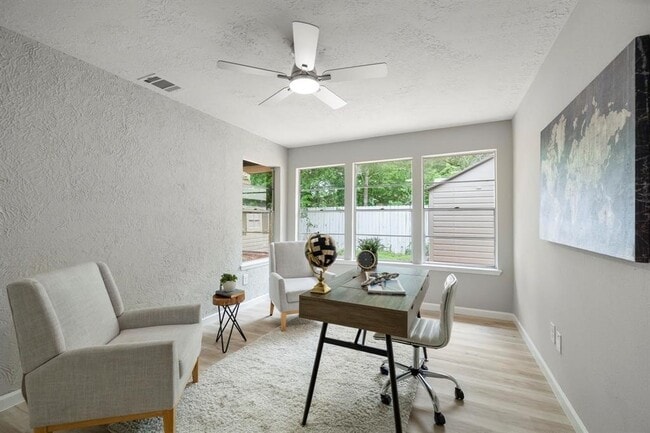 Photo - 1819 Redwood Ct