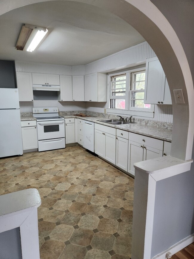 Photo - 630 14th St SE Unidad Nelson Properties & Manag