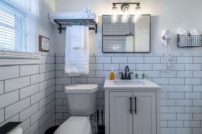 Building Photo - 3926 Brennan Dr