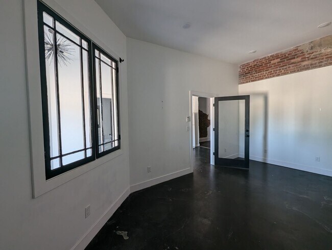 Photo - 123 W Moniteau St Unit 123 W. Moniteau 1F